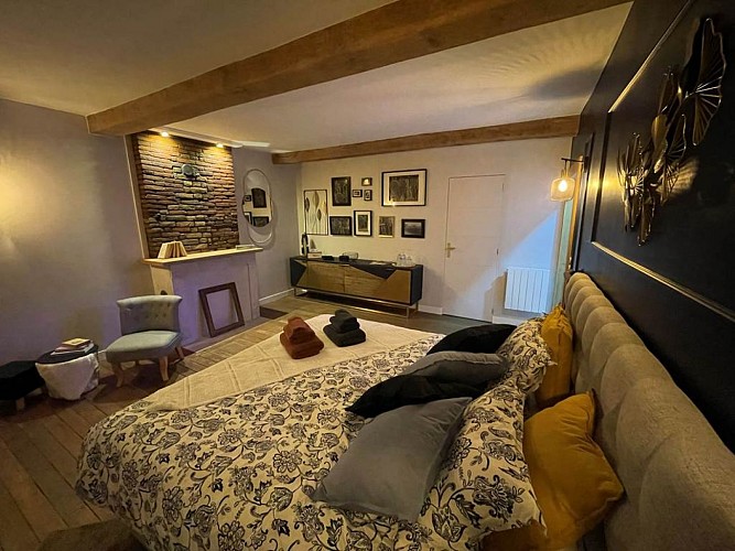 Entre ruine et château - la maison longue de la Cassine