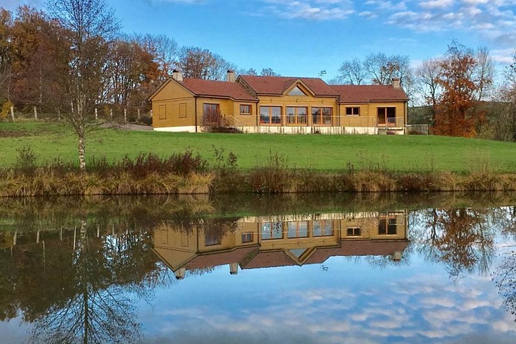 Gîte des Etangs de Bairon, chalet de charme dans un parc arboré avec ses 3 étangs - Louvergny - Ardennes