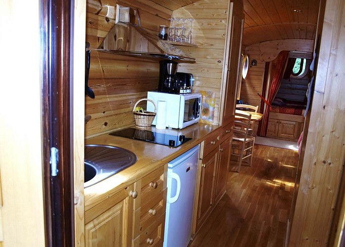 la Roulotte intérieur partie cuisine