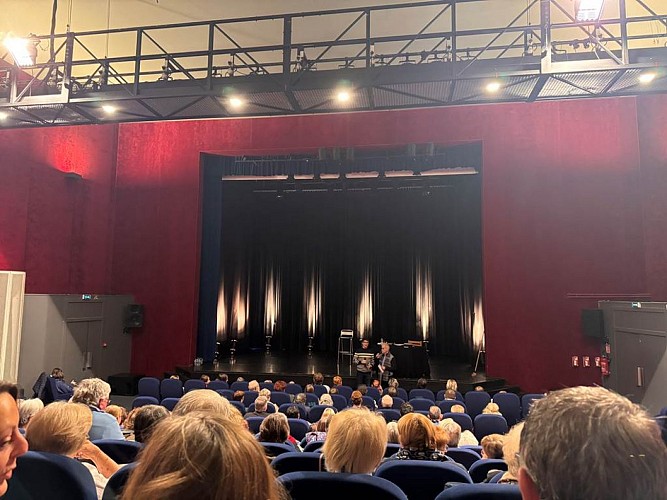 Salle de spectacle et de cinéma