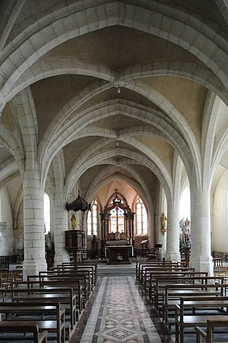 intérieur église Aouste