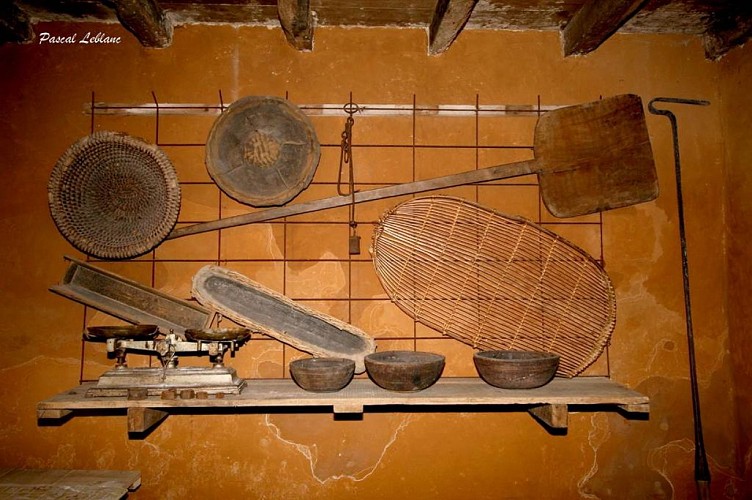 Maison du Laboureur - outils du pain