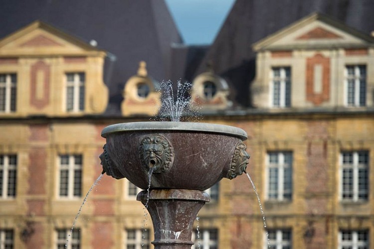 La fontaine de la Place Ducale