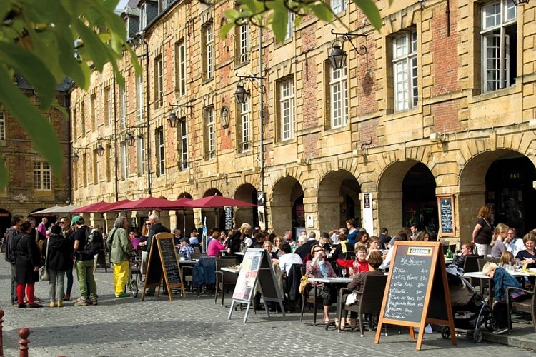Les terrasses de la Place Ducale