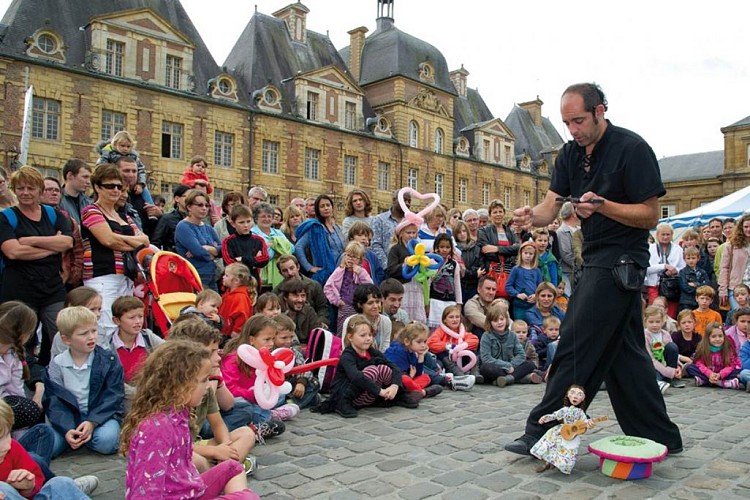 Festival des marionnettes sur la Place Ducale