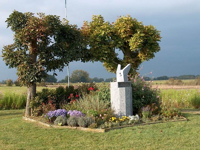 Stéle de Roland GARROS