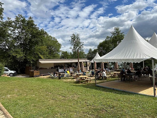 Terrasse de la friterie