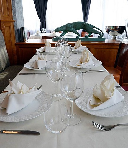 Table dressée au restaurant Le Moderne à Rethel