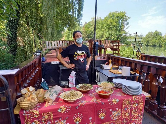 Restaurant "Chez Pierre à La Péniche"