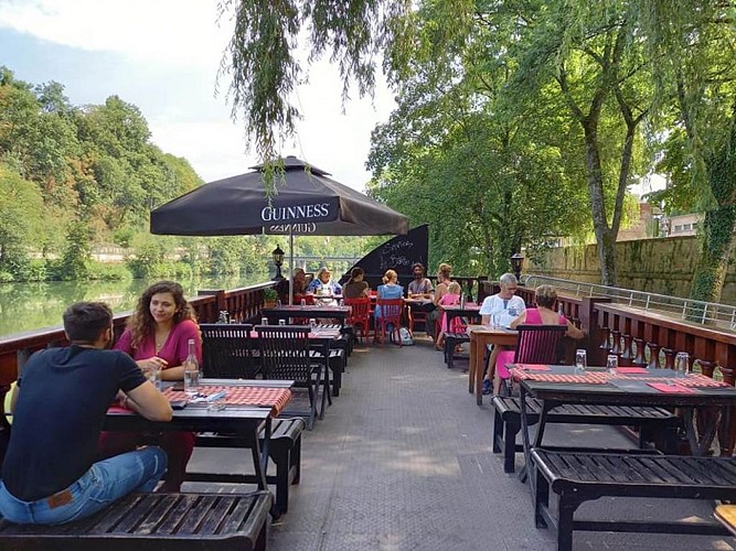 Restaurant "Chez Pierre à La Péniche"