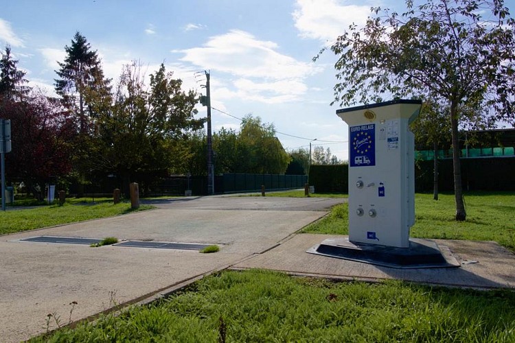 Borne de services camping-car Attigny