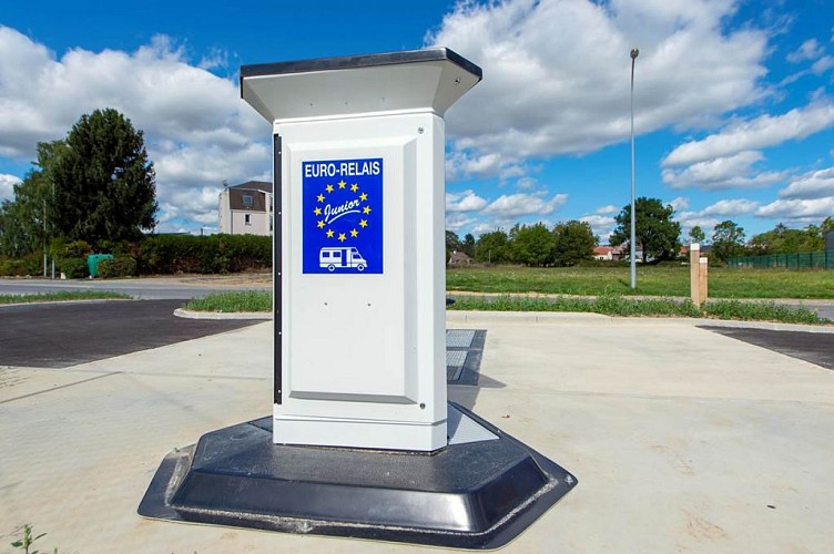 Borne services camping-car Novion