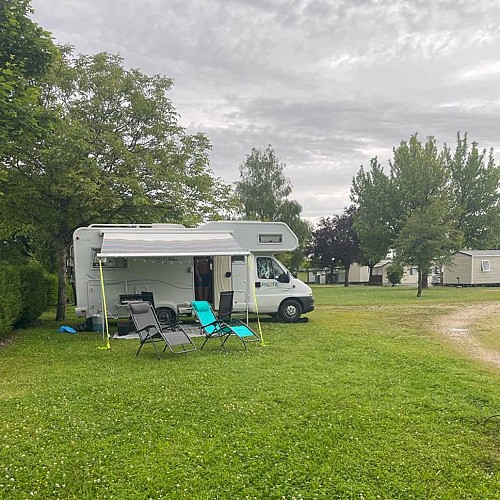Emplacement pour camping-car au camping Les Naïades