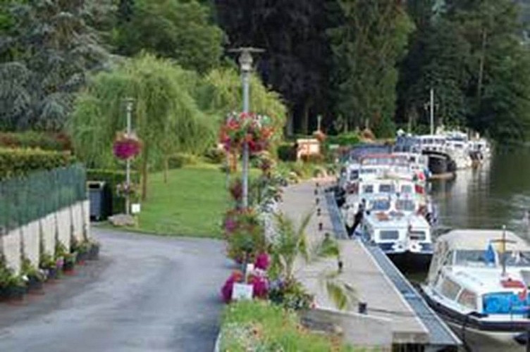 Halte fluviale Revin