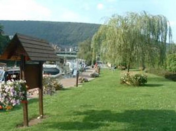 Halte fluviale Revin