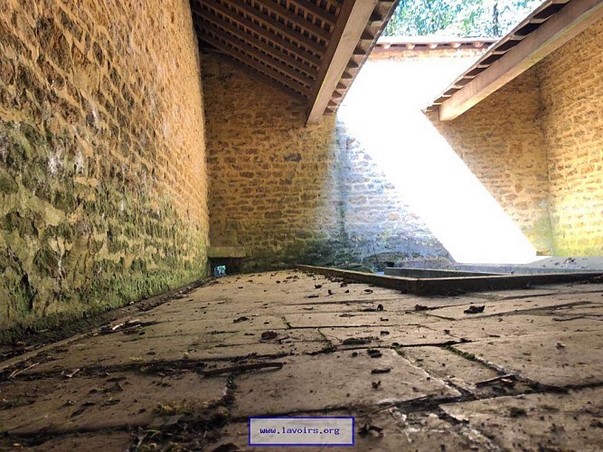 Ancien lavoir fontaine