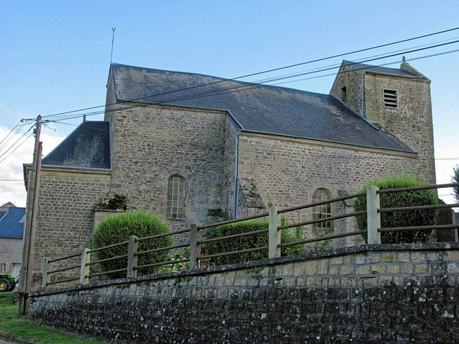 Eglise Saint - Hilaire de Noyers Pont Maugis