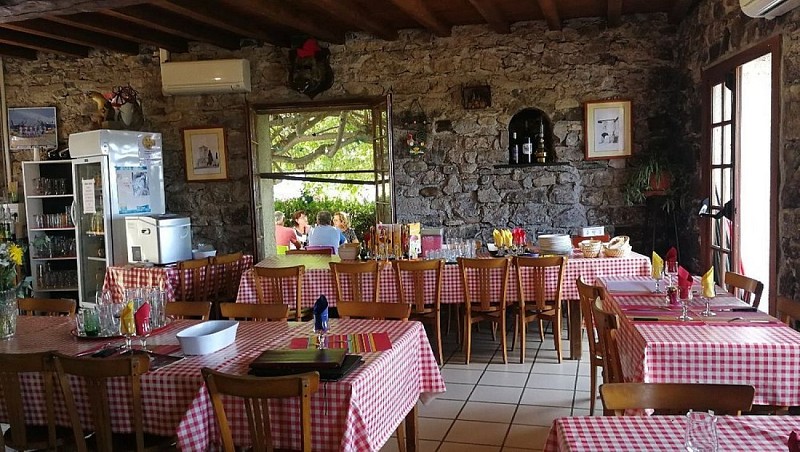 CHEZ SIMONE