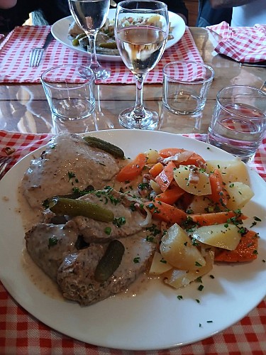 restaurant-chez-simone-saint-bertrand-entree-pyrenees31
