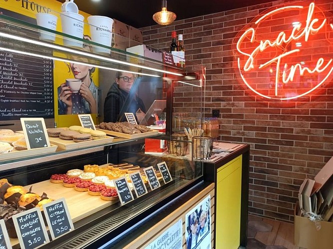 sainte-mere-eglise-snack-time-2