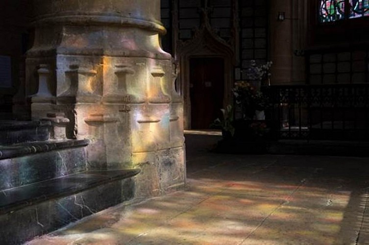 Visite guidée de la Basilique de Mézières, ses vitraux et le trésor d'art sacré