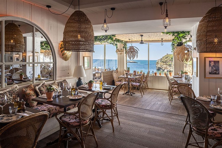 Le petit café intérieur