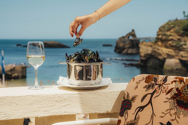 Vue sur mer le petit café