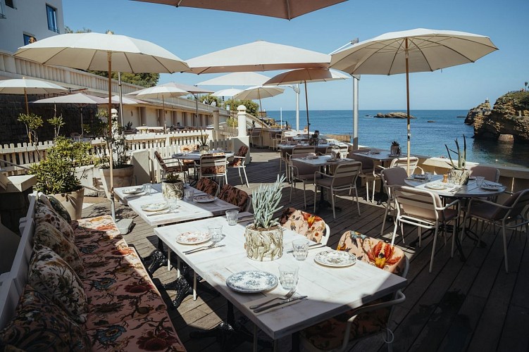 Le petit café terrasse ombragée