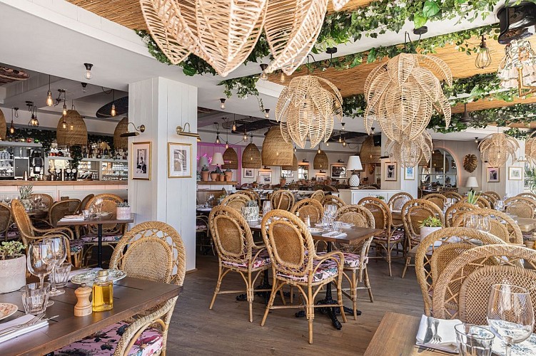 Salle restaurant le petit café