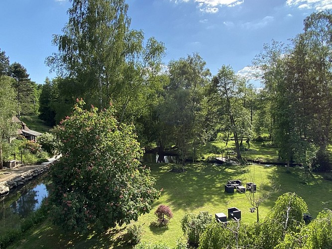 Vue sur le parc de la chambre © Le Moulin Fouret