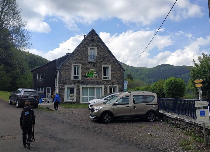 Gîtes des Hautes Pierres  04 73 65 25 65