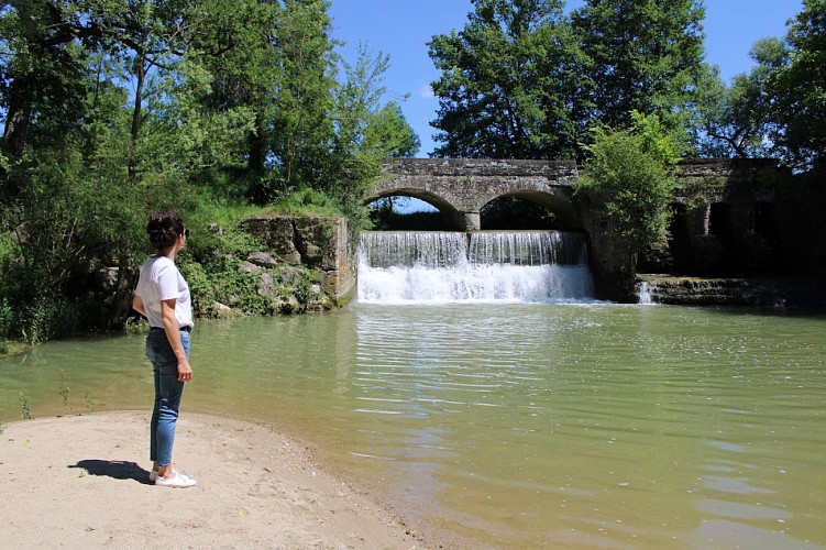 Pont-cascade de Pontalaman
