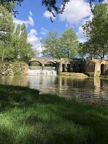 Pont-cascade de Pontalaman