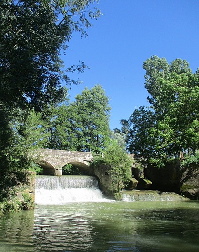 Pont-cascade de Pontalaman