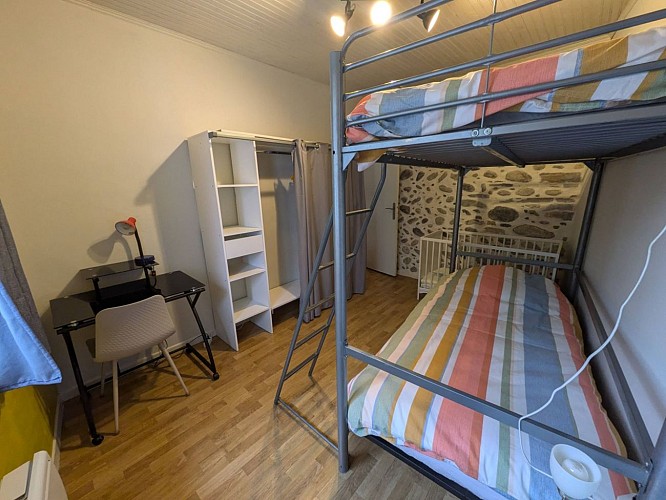 Chambre 2 - espace bureau