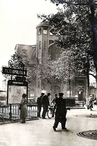 L'entrée de la station en 1949, avant l'installation de l'édicule Guimard.