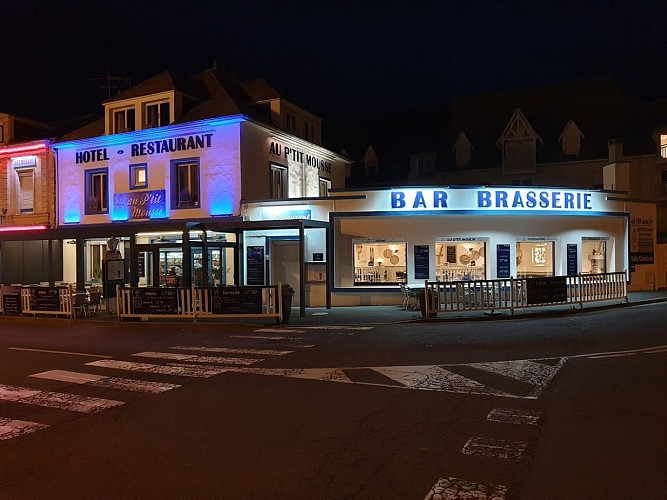 au-p-tit-mousse---nuit---facade-2