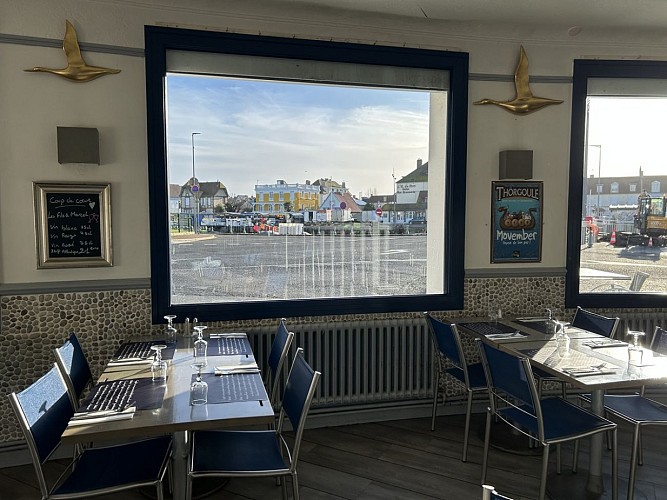 auptitmousse-courseulles-interieur-vue-port