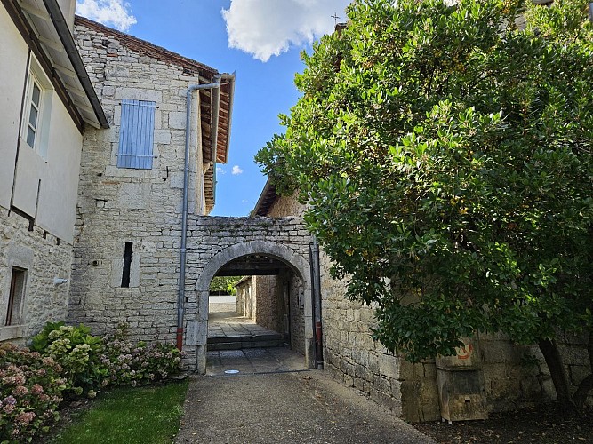 Septfonds, stone and straw bastide