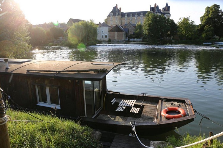 Gîte fluvial "La Toue du Bout du Monde"