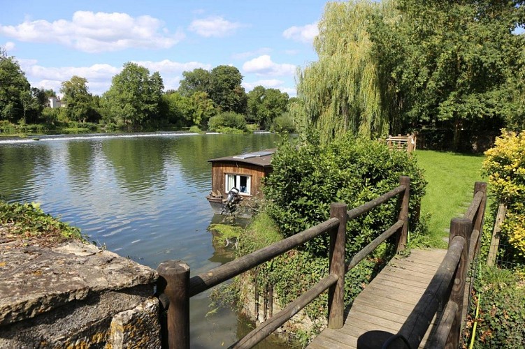 Gîte fluvial "La Toue du Bout du Monde"