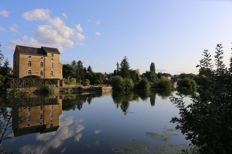 Gîte fluvial "La Toue du Bout du Monde"