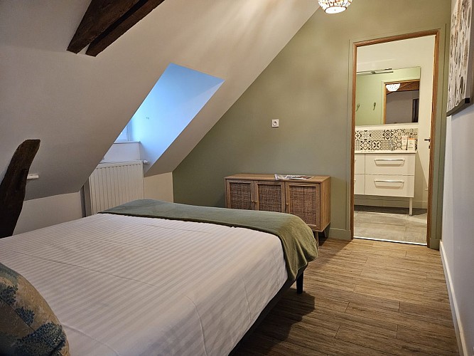 GITE DE CHARME 15 pers / 20mn ANGERS/ 30mn SAUMUR/ 250m CHATEAU DE BRISSAC, vue vignoble de l'Aubance