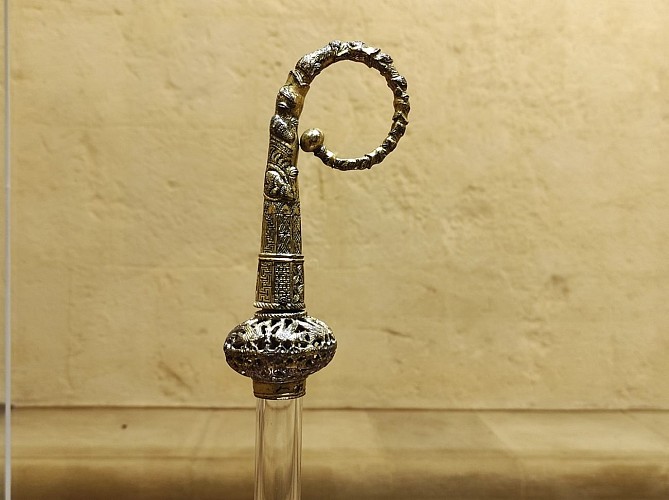 Trésor de la Cathédrale - Lescar - crosse en bronze doré