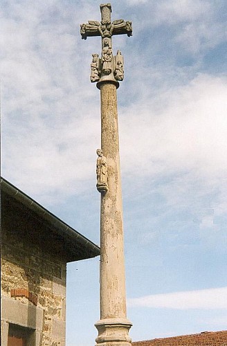 Croix Monolithique