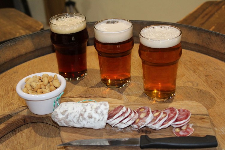 saucisson et cacahouètes