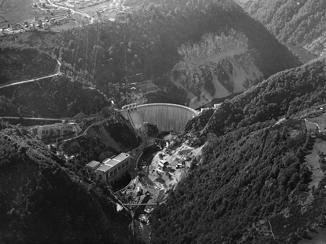 Barrage de Marèges (point de vue)
