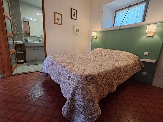 Chambre rez de chaussée avec salle de bain attenante_3