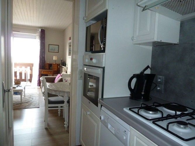 cuisine-vue-salon-pieussergues-4-etoiles