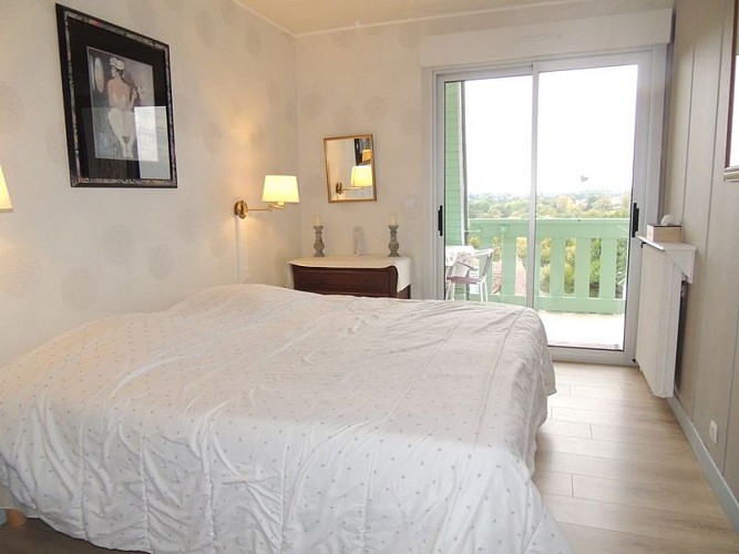 Les-Gemeaux-B-J5-Bagnoles